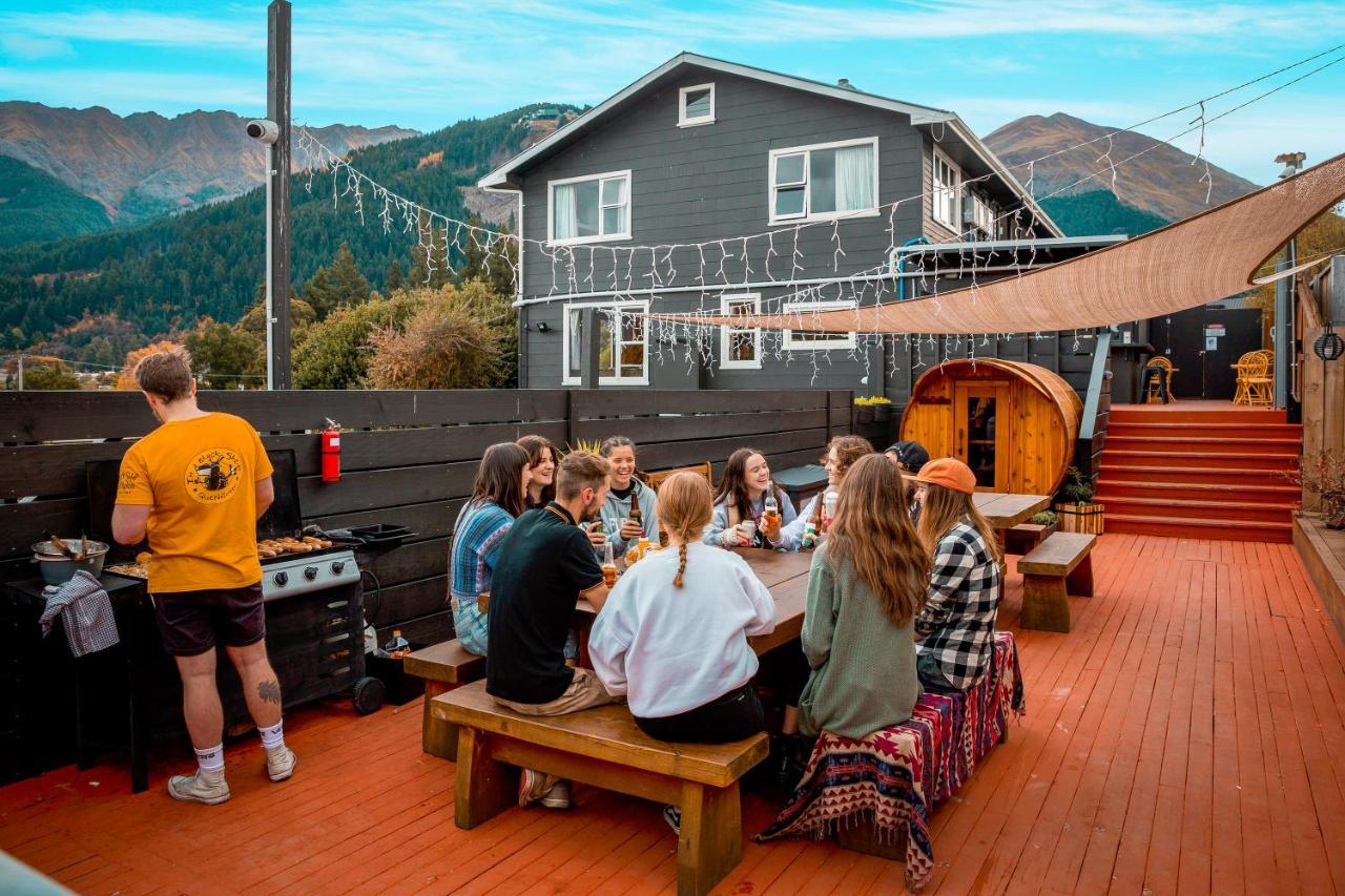 The Black Sheep Backpackers Hostel Queenstown Exterior photo