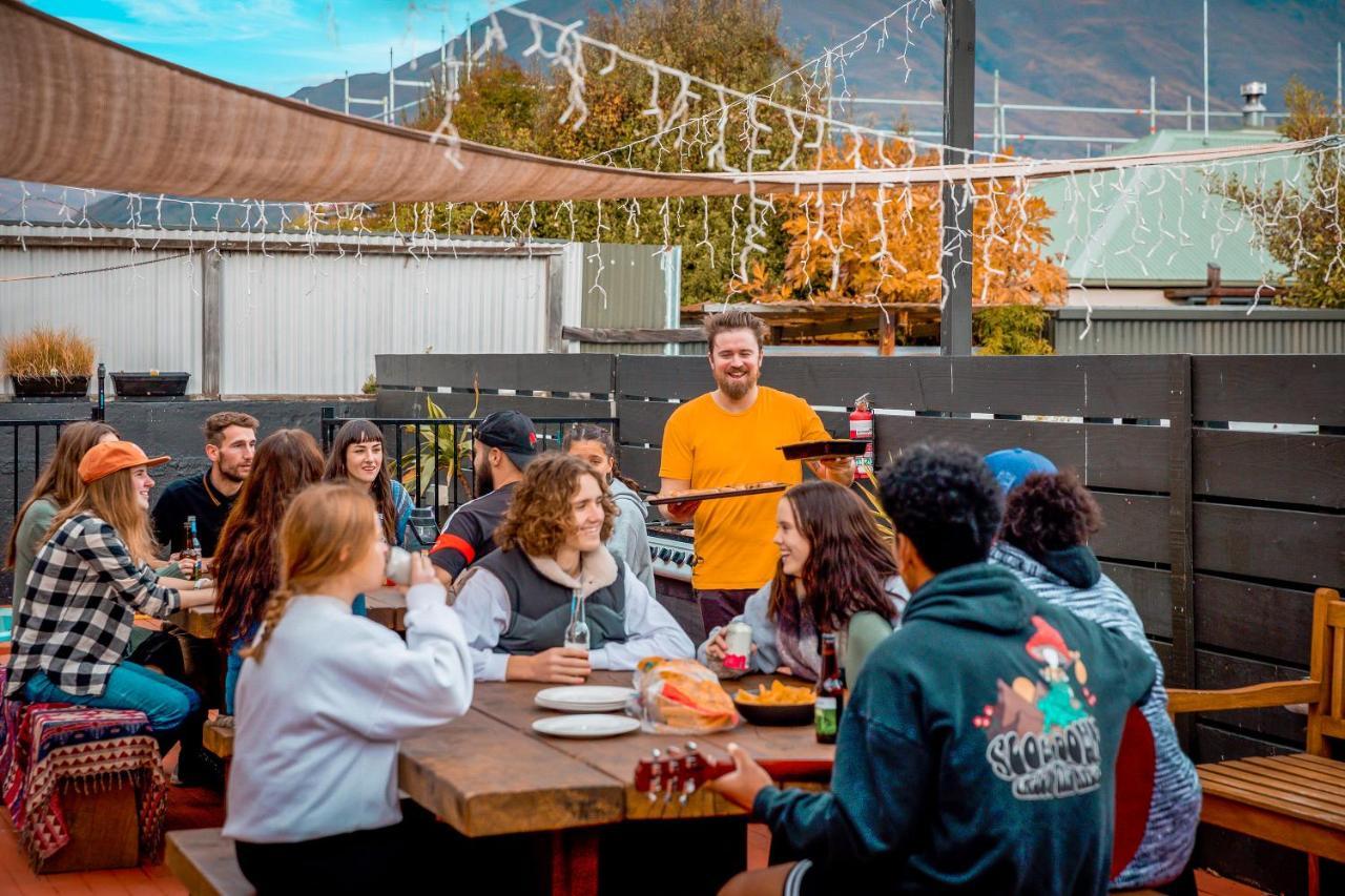 The Black Sheep Backpackers Hostel Queenstown Exterior photo